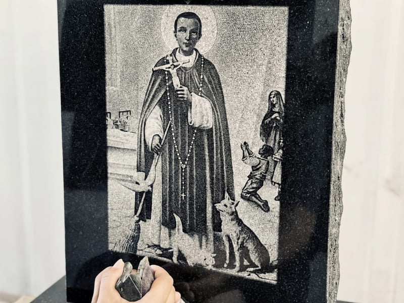 Master Carver Shadow Carving